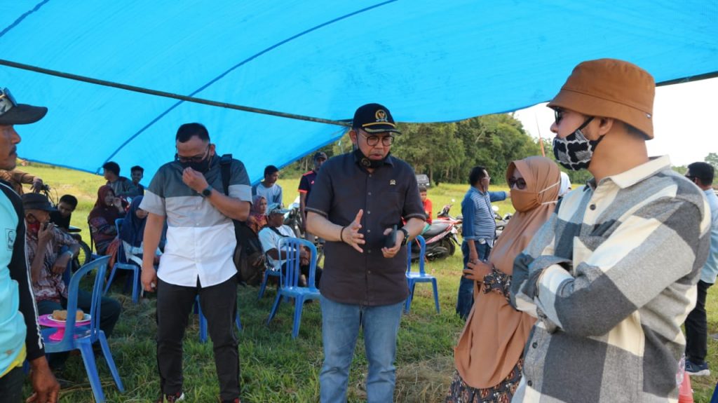 Reses, Andi Akmal Turunkan Bantuan ke Kabupaten Bone