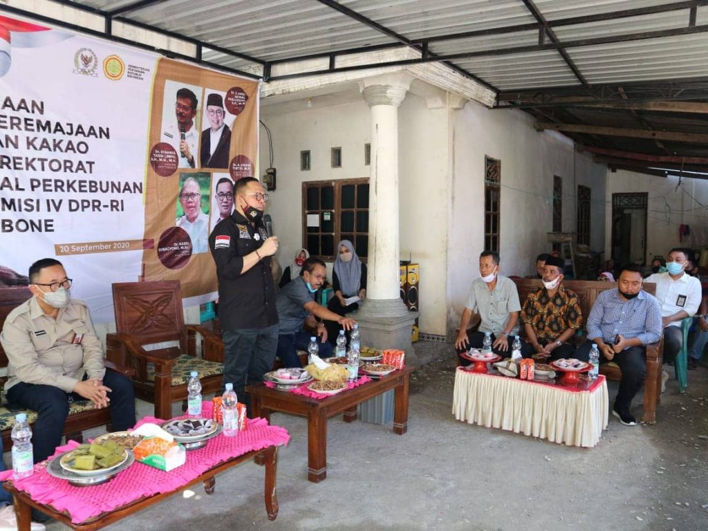 Anggota DPR PKS Membangkitkan Semangat Kebangkitan Kakao Bone di Desa Ulo