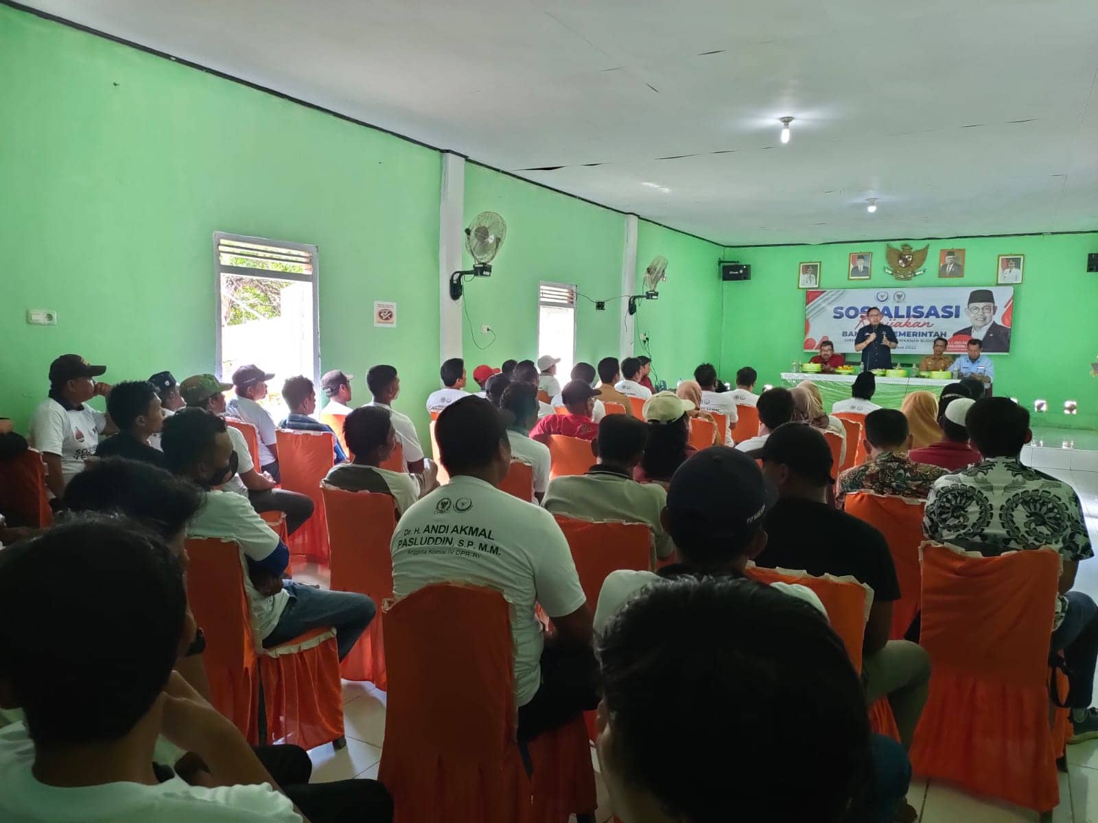Di Kabupaten Bone, Andi Akmal Pasluddin Beri Sosialisasi Kebijakan Bantuan Pemerintah